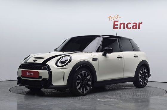Mini Cooper 5Door Classic Launch Pack Third Generation — пробег 6 797 км — фото 1 из 5