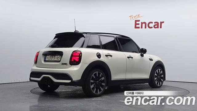 Mini Cooper 5Door Classic Launch Pack Third Generation — пробег 6 797 км — фото 2 из 5