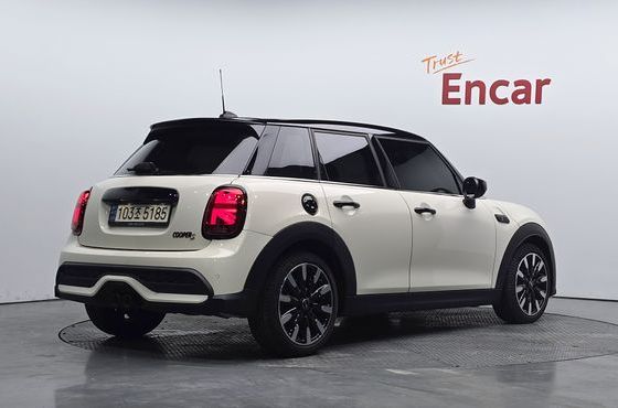 Mini Cooper 5Door Classic Launch Pack Third Generation — пробег 6 797 км — фото 2 из 5