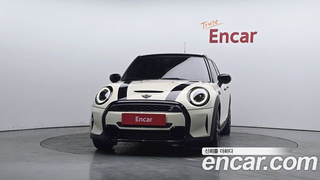 Mini Cooper 5Door Classic Launch Pack Third Generation — пробег 6 797 км — фото 3 из 5