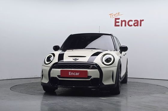 Mini Cooper 5Door Classic Launch Pack Third Generation — пробег 6 797 км — фото 3 из 5