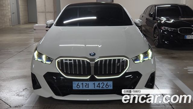 BMW i5 xDrive 40 M Sport — пробег 4 700 км — фото 3 из 5