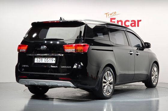 Kia Carnival 7-seater Limousine VIP — пробег 205 210 км — фото 2 из 5