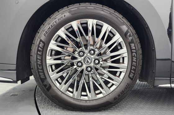 Lexus LM 500h Executive — пробег 5 570 км — фото 5 из 5