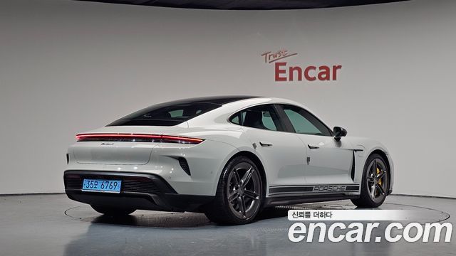 Porsche Taycan Turbo S — пробег 10 439 км — фото 2 из 5