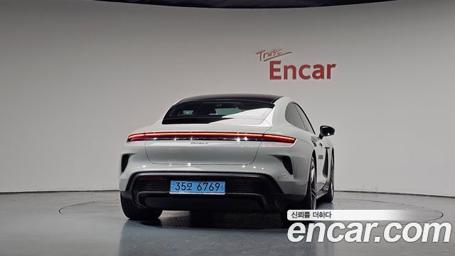Porsche Taycan Turbo S — пробег 10 439 км — фото 4 из 5