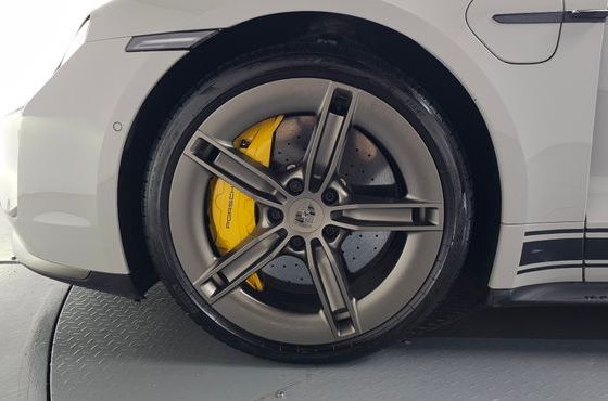 Porsche Taycan Turbo S — пробег 10 439 км — фото 5 из 5