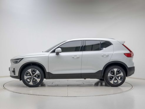 Volvo XC40 B4 Ultra Bright — пробег 14 130 км — фото 3 из 5