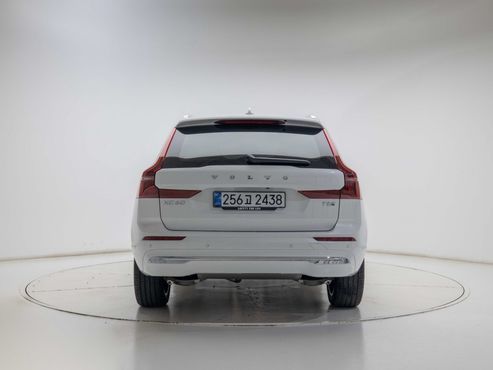 Volvo XC60 T8 Ultra Bright — пробег 3 736 км — фото 4 из 5