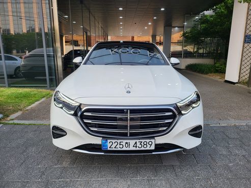 Mercedes-Benz E-Class E300 4MATIC Exclusive — пробег 15 000 км — фото 1 из 5
