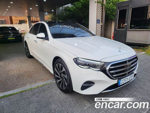 Mercedes-Benz E-Class E300 4MATIC Exclusive — пробег 15 000 км — фото 4 из 5