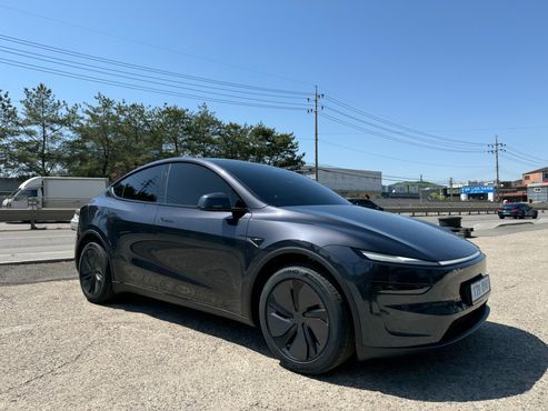 Tesla Model Y RWD — пробег 7 300 км — фото 1 из 5
