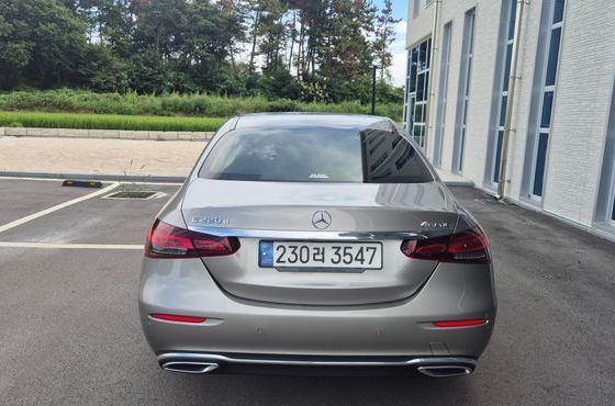 Mercedes-Benz E-Class E220d 4MATIC Exclusive — пробег 55 897 км — фото 4 из 5