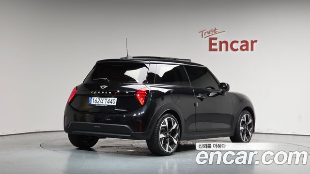 Mini Cooper Favoured — пробег 2 277 км — фото 2 из 5