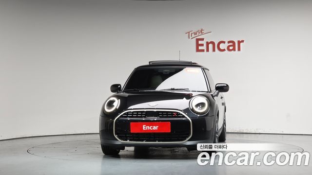 Mini Cooper Favoured — пробег 2 277 км — фото 3 из 5