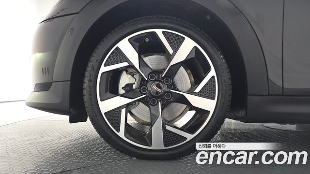 Mini Cooper Favoured — пробег 2 277 км — фото 5 из 5