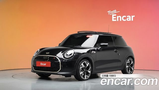 Mini Cooper Favoured — пробег 2 277 км — фото 1 из 5