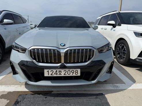 BMW 5-Series 520i M Sport — пробег 10 487 км — фото 3 из 5
