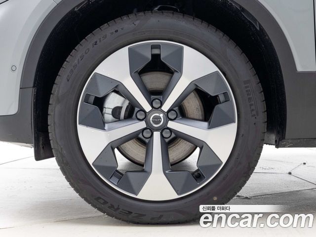 Volvo XC40 B4 Ultra Bright — пробег 351 км — фото 5 из 5
