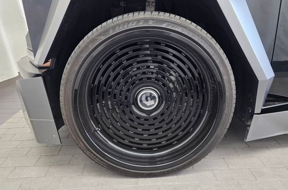 Tesla Cybertruck AWD — пробег 29 978 км — фото 5 из 5