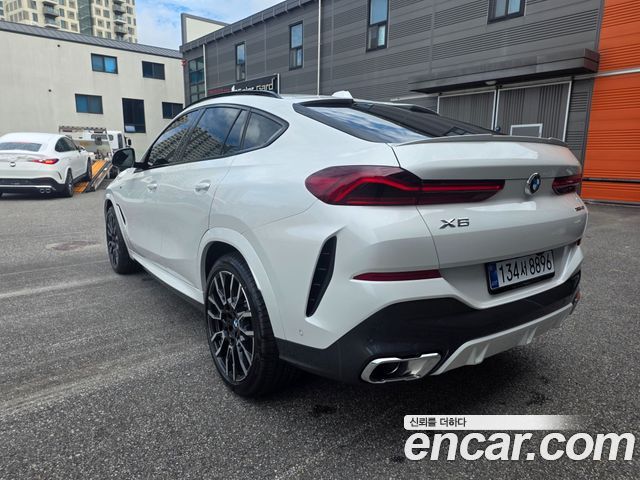 BMW X6 xDrive40i M Sport — пробег 635 км — фото 4 из 5