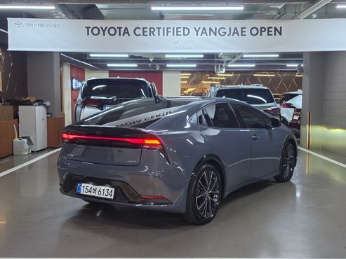 Toyota Prius 2.0 XLE AWD — пробег 4 352 км — фото 2 из 5
