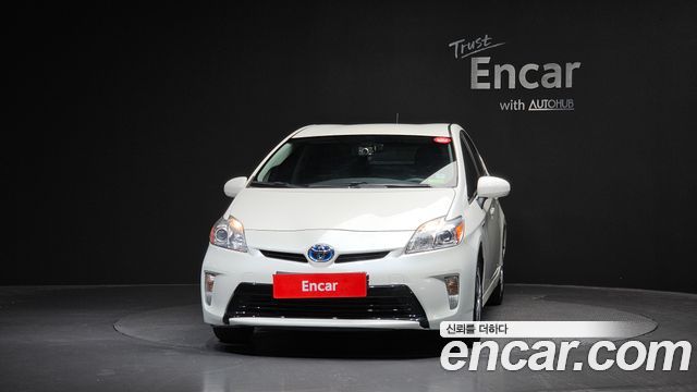 Toyota Prius 1.8 E — пробег 67 122 км — фото 3 из 5