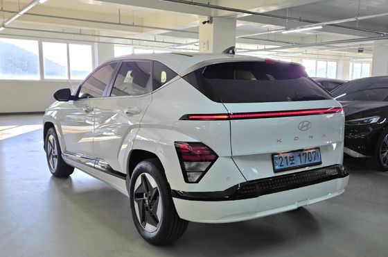 Hyundai Kona Standard E-Value+ — пробег 21 700 км — фото 2 из 5