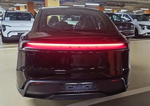 Tesla Model Y L Long Range AWD — пробег 1 км — фото 3 из 5