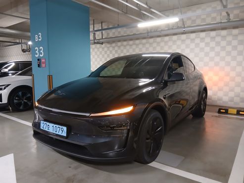 Tesla Model Y Premium RWD — пробег 1 824 км — фото 2 из 5