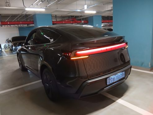 Tesla Model Y Premium RWD — пробег 1 824 км — фото 5 из 5