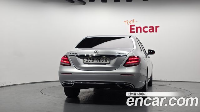 Mercedes-Benz E-Class E220d 4MATIC Exclusive — пробег 107 226 км — фото 4 из 5