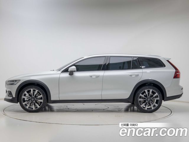 Volvo V60 B5 Ultra AWD — пробег 3 171 км — фото 3 из 5