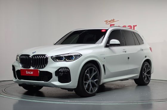BMW X5 xDrive 45e M Sport — пробег 66 055 км — фото 1 из 5