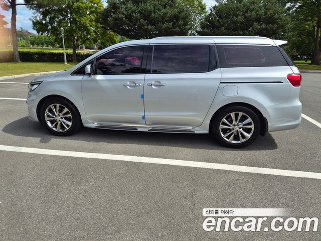 Kia Carnival 9-Seater Prstige — пробег 142 756 км — фото 2 из 5