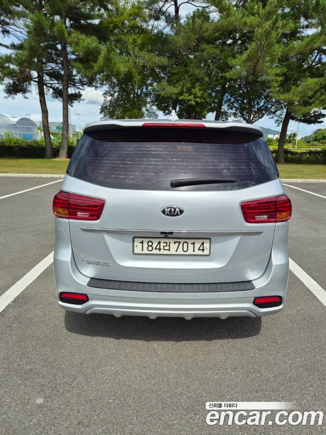 Kia Carnival 9-Seater Prstige — пробег 142 756 км — фото 3 из 5