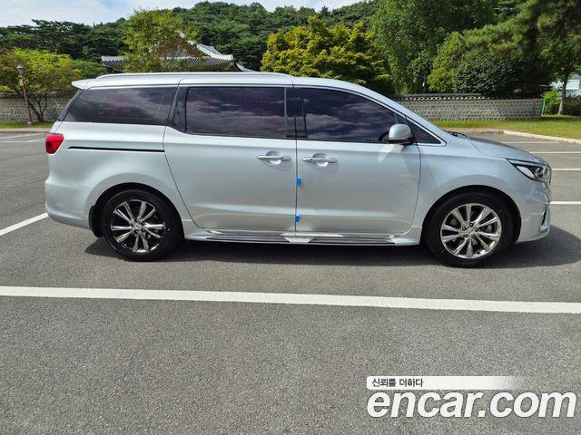 Kia Carnival 9-Seater Prstige — пробег 142 756 км — фото 4 из 5