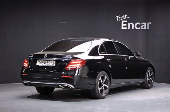 Mercedes-Benz E-Class E300 4MATIC Avnatgarde — пробег 102 845 км — фото 2 из 5