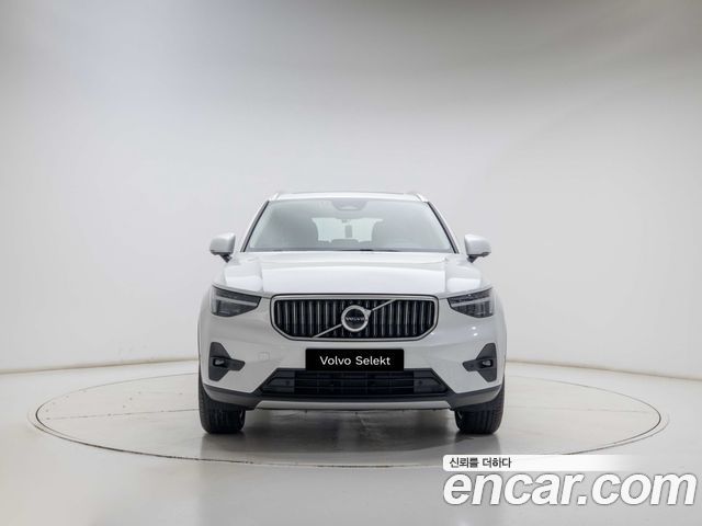 Volvo XC40 B4 Ultra Bright — пробег 805 км — фото 2 из 5