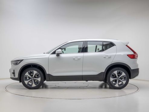 Volvo XC40 B4 Ultra Bright — пробег 805 км — фото 3 из 5