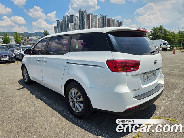 Kia Carnival 11-Seater Deluxe — пробег 113 534 км — фото 4 из 5