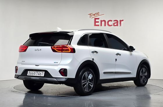 Kia Niro 1.6 HEV Prestige — пробег 97 039 км — фото 2 из 5