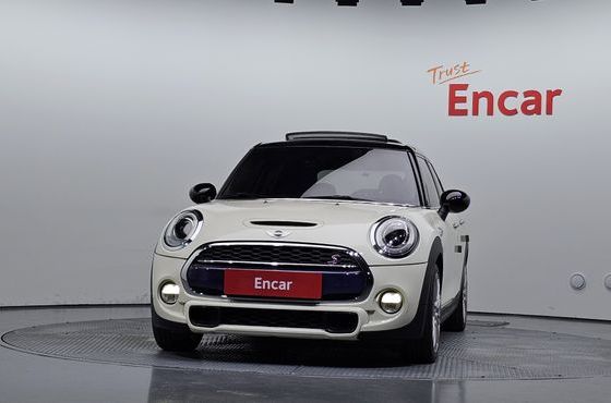 Mini Cooper 5Door Standard 3rd — пробег 95 973 км — фото 3 из 5