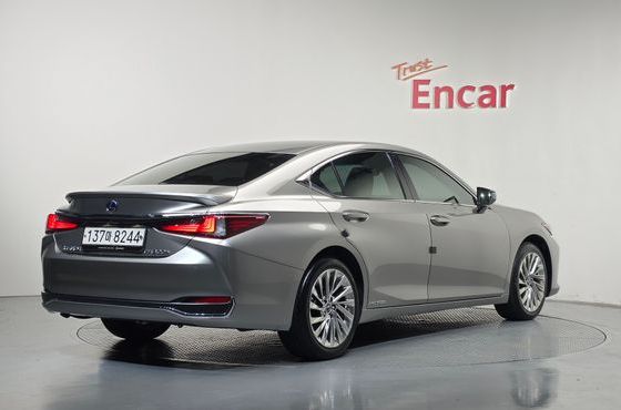 Lexus ES Luxury Plus — пробег 63 450 км — фото 2 из 5
