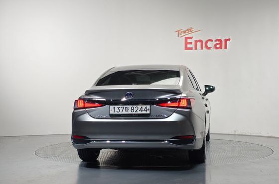 Lexus ES Luxury Plus — пробег 63 450 км — фото 4 из 5