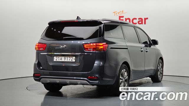 Kia Carnival 9-Seater Luxury — пробег 240 467 км — фото 2 из 5