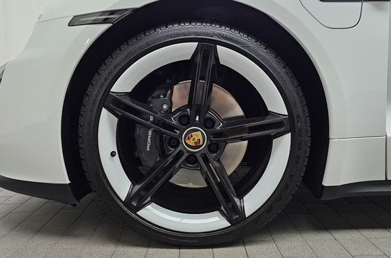Porsche Taycan Base — пробег 9 812 км — фото 5 из 5