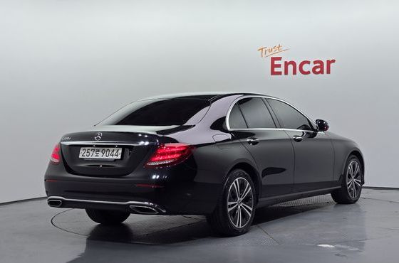 Mercedes-Benz E-Class E220d Avantgarde — пробег 94 671 км — фото 2 из 5
