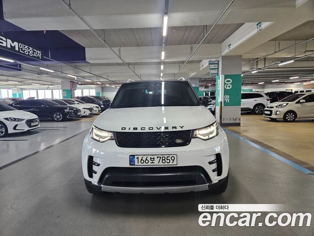 Land Rover Discovery 3.0 SD6 HSE — пробег 26 000 км — фото 1 из 5