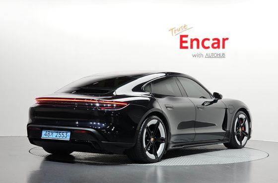 Porsche Taycan GTS — пробег 13 224 км — фото 2 из 5